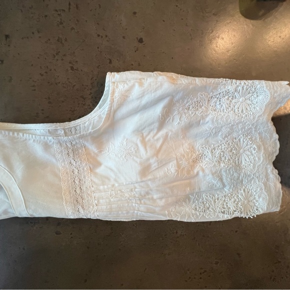 Evereve sleeveless lace overlay top. White, size L. - Picture 5 of 8